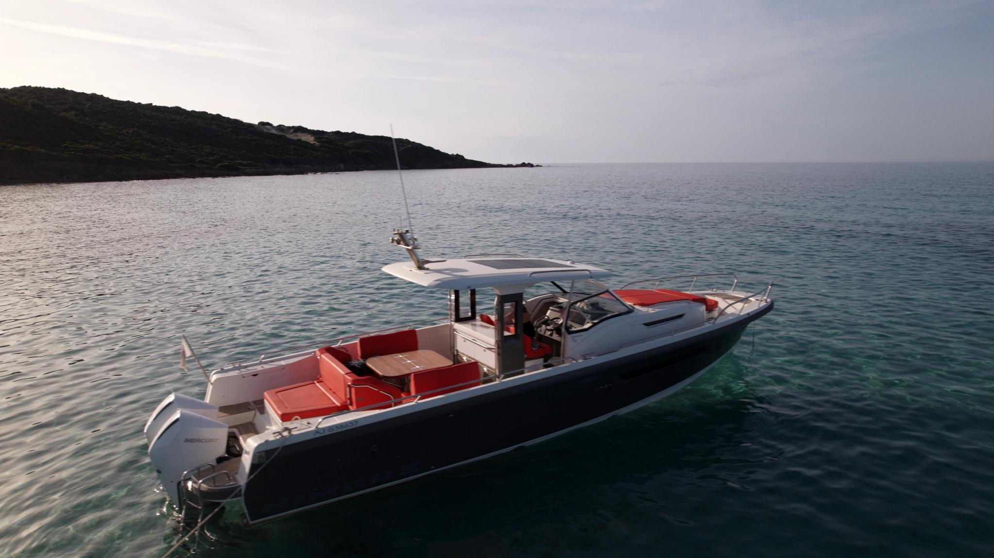 Location de bateau à moteur à Île-Rousse en Balagne avec équipements modernes
